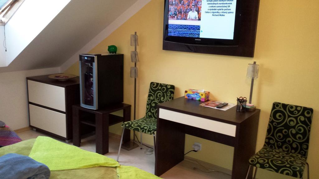 Free Apartman Bešeňová الغرفة الصورة